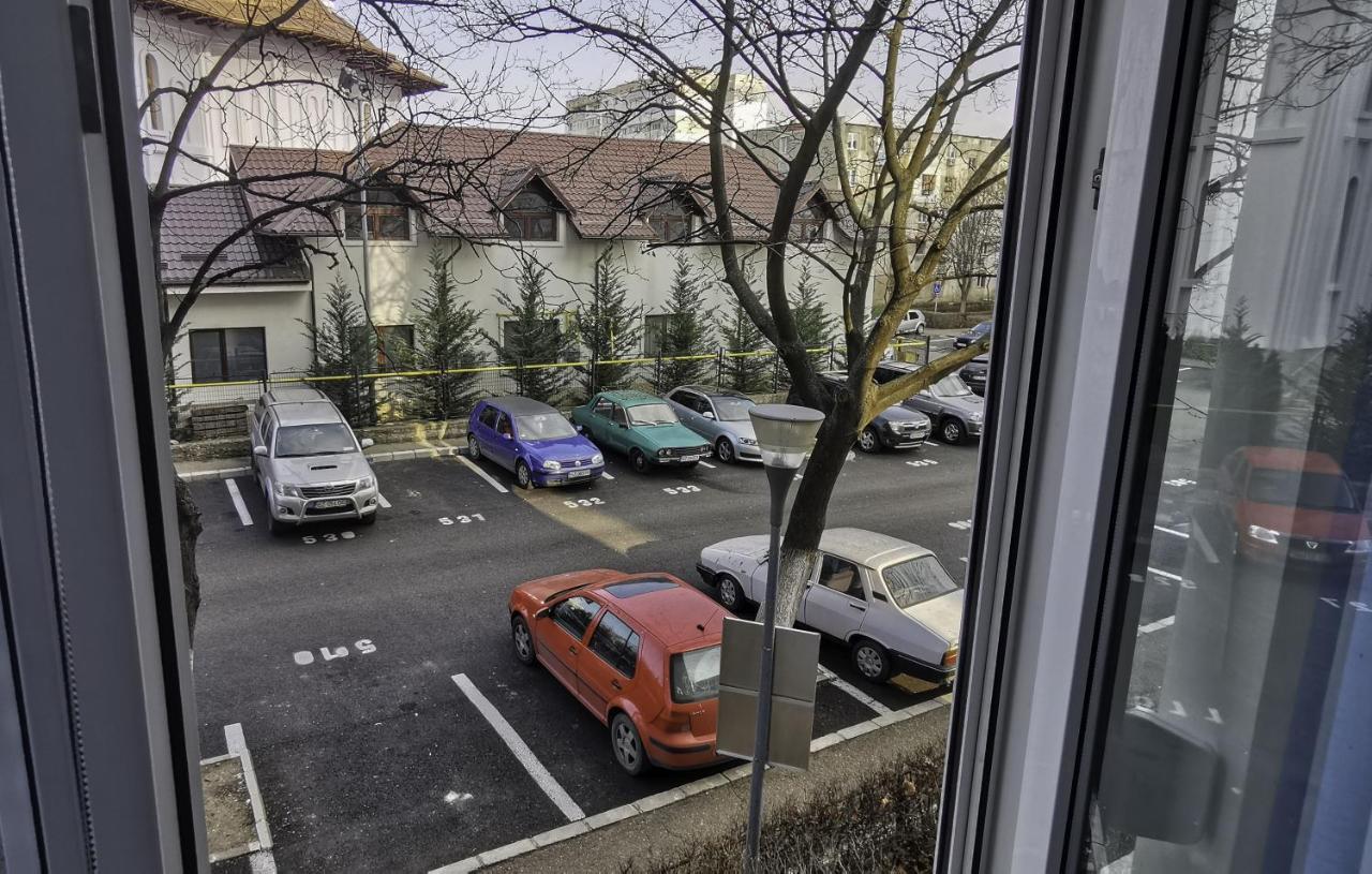 White Glamour Buzău Buitenkant foto