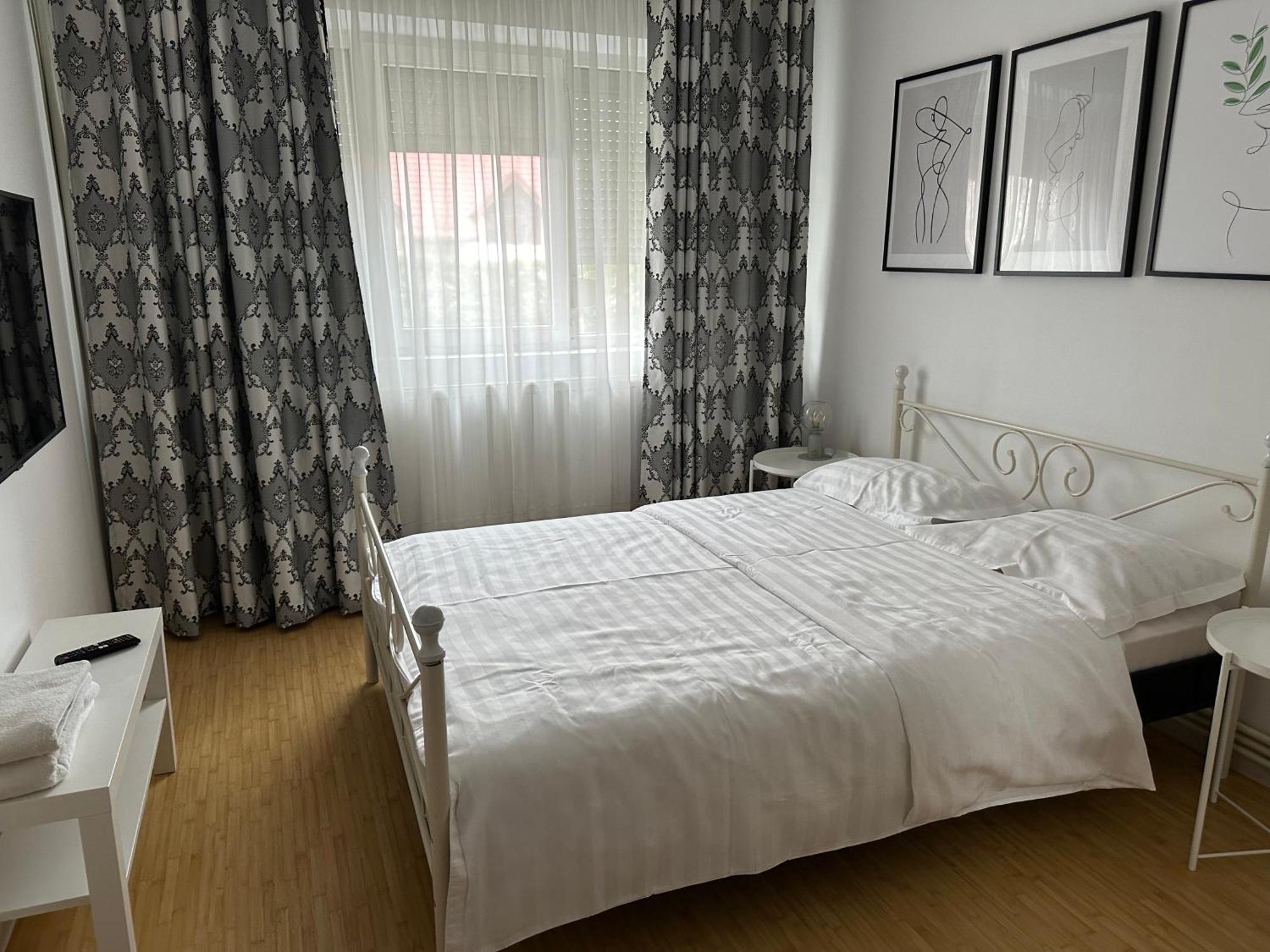 White Glamour Buzău Buitenkant foto